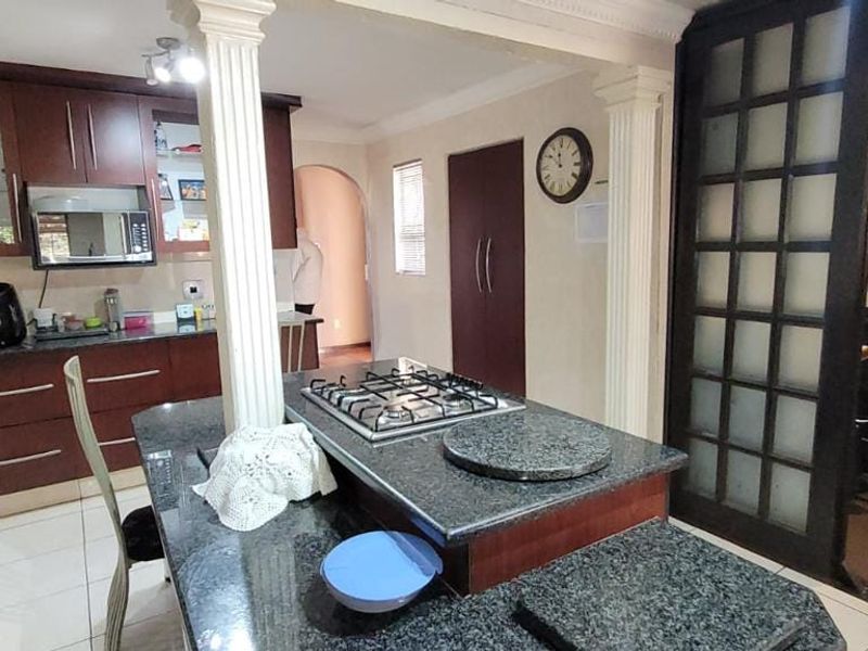 3 Bedroom House for Sale in Mayberry Park - Photo 5
