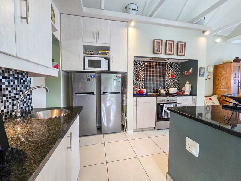 Elegant architectural family home with flatlet for sale in Stilbaai-Wes. - Photo 8