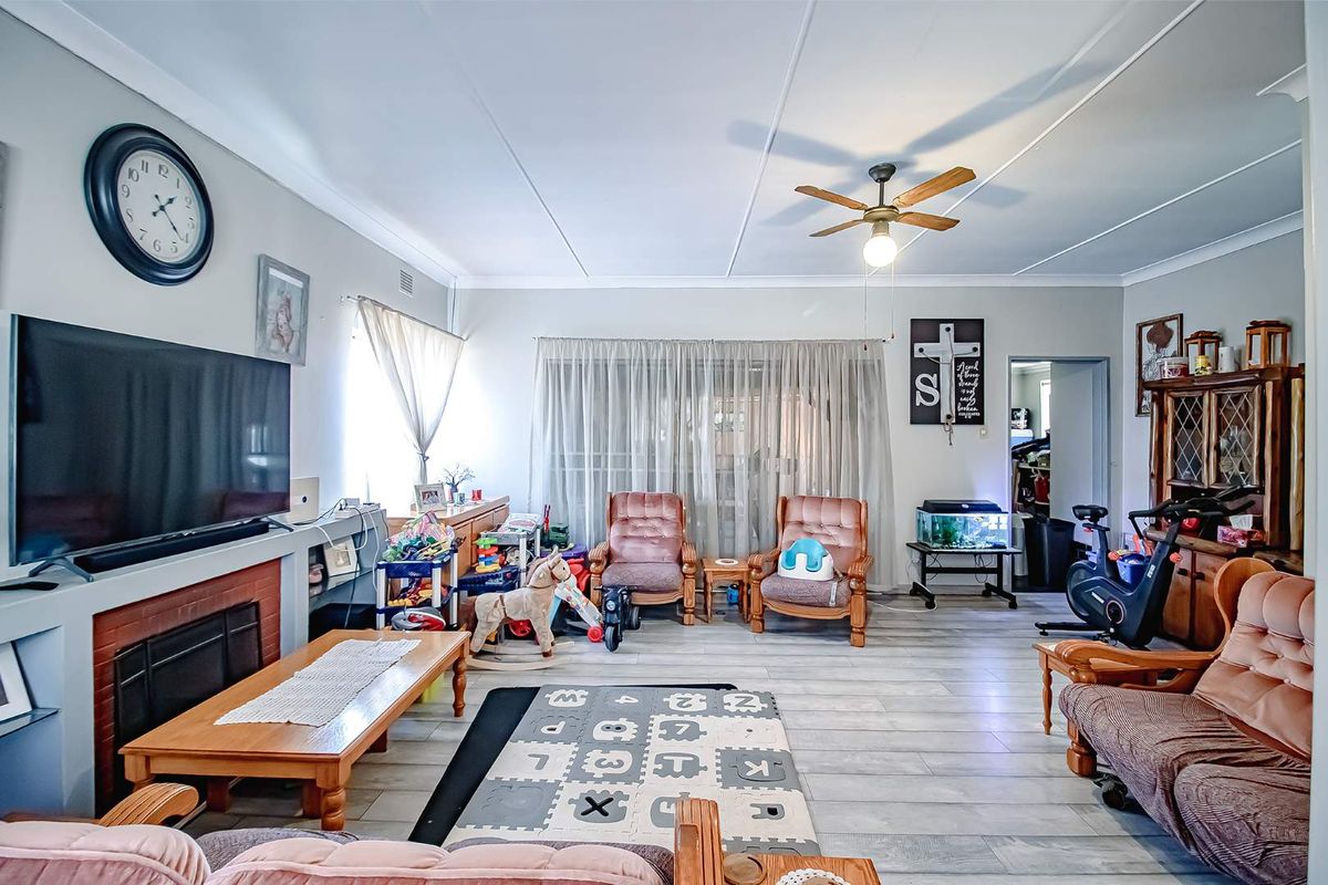 Spacious 3-Bedroom Home with Flatlet & Pool - Photo 2