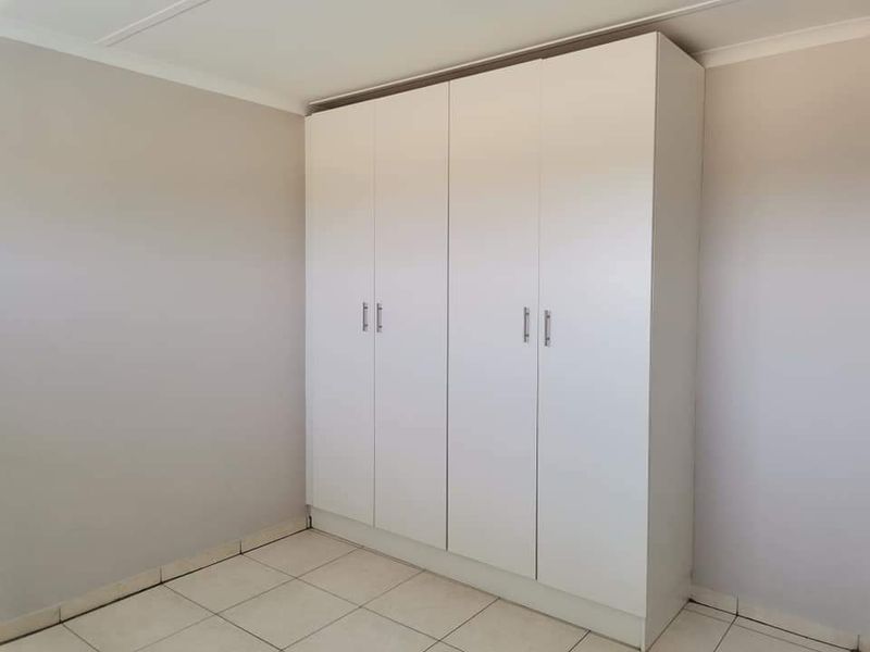 GROUND FLOOR UNIT N$ 499,999.99 - Photo 8