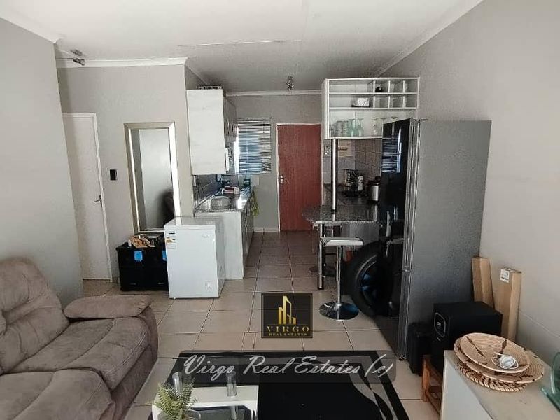 NEAT & WELL MAINTAINED 2 BEDROOM 1-LEVEL TOWNHOUSE FOR SALE IN OTJOMUISE: IANDA COURT - Photo 4
