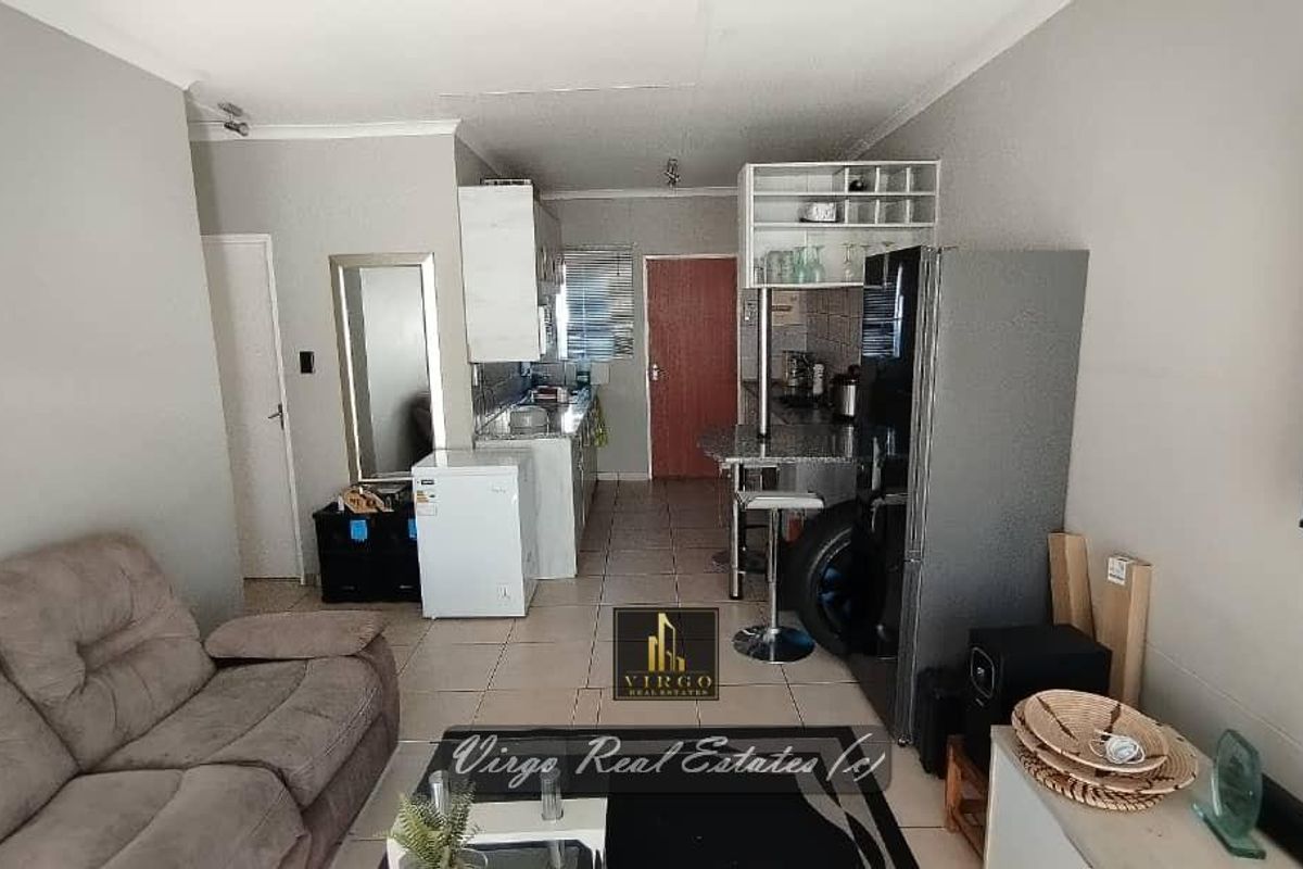 NEAT & WELL MAINTAINED 2 BEDROOM 1-LEVEL TOWNHOUSE FOR SALE IN OTJOMUISE: IANDA COURT - Photo 4