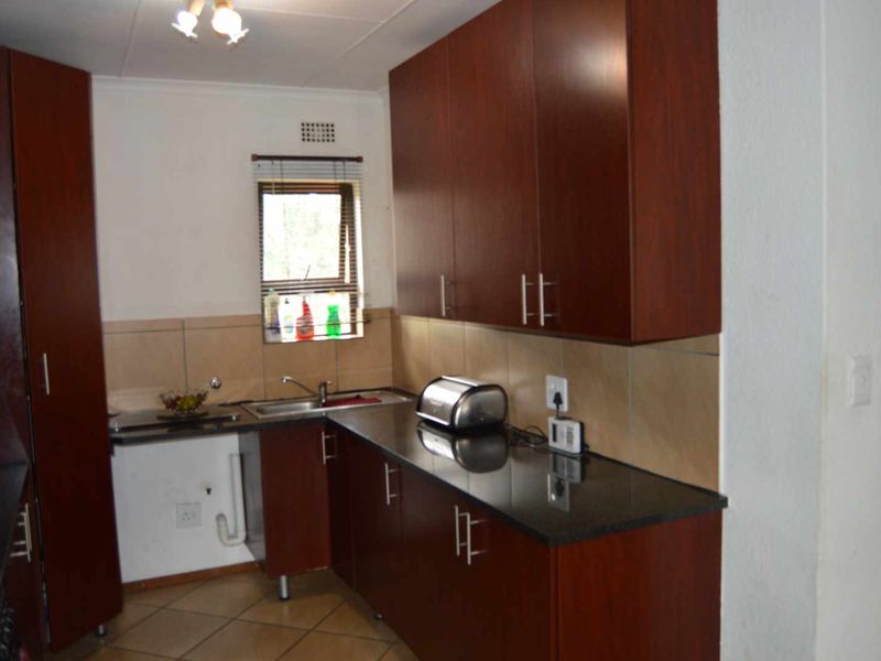 Three Bedroom Apartment/Flat for Sale in Albertsdal - Photo 6