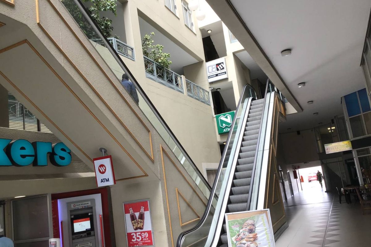 Klein Windhoek, Hidas Shopping Centre - Photo 5