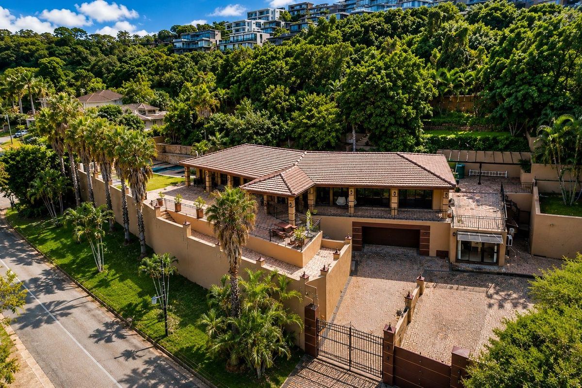 HENDRA - ELEVATED LUXURY RESIDENCE WITH PANORAMIC VIEWS AND FLATLET - Photo 2