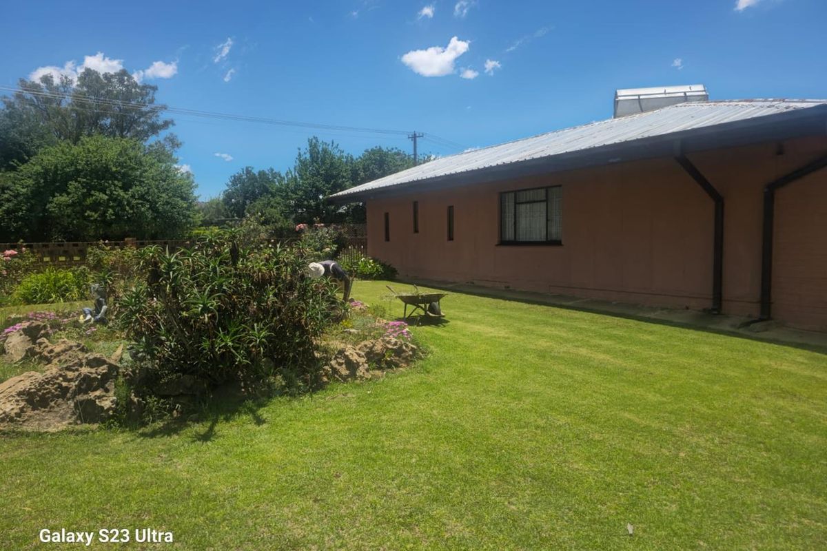 OPPORTUNITY KNOCKS:  SPACIOUS HOME WITH INCOME GENERATING FLATLET! - Photo 2