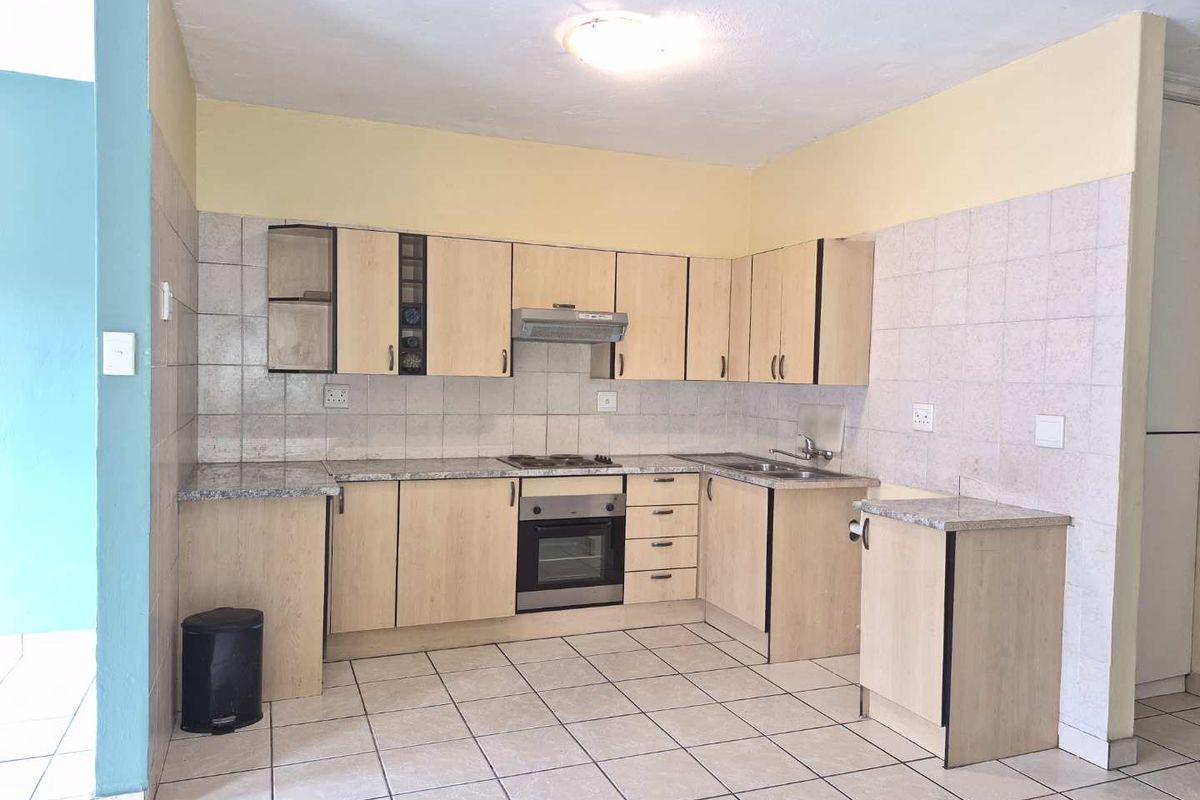 3 BEDS , 2 BATHROOMS FOR SALE IN NORKEM PARK - Photo 3