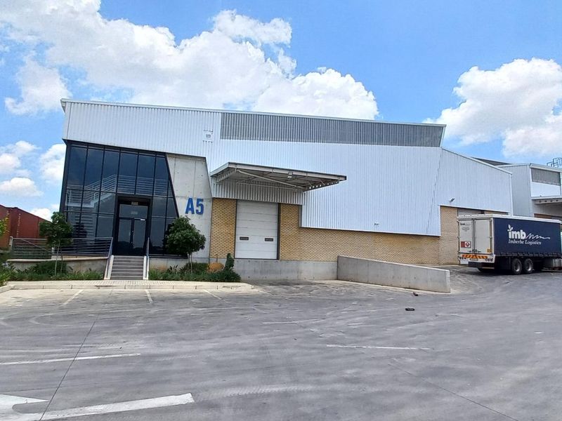 1 765m2 Airport Park Warehouse To Let - Photo 1