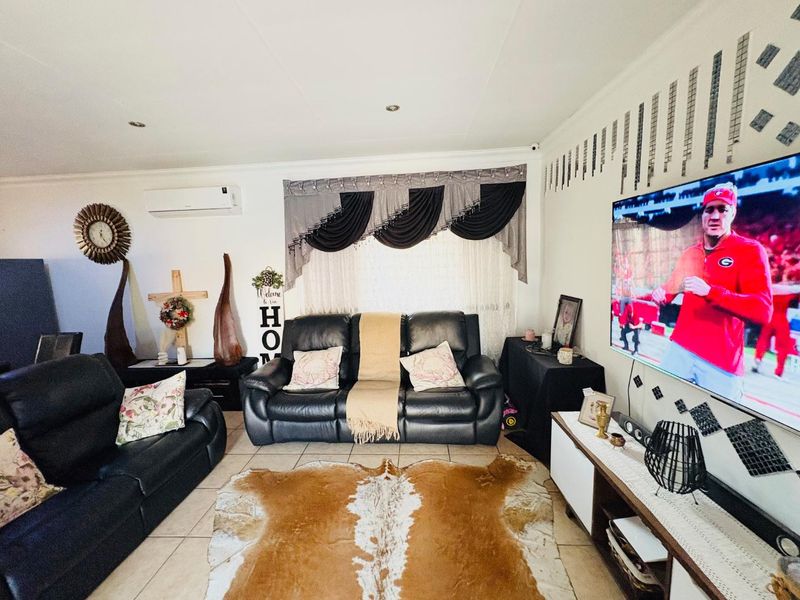 Estate Living Awaits! - Photo 10