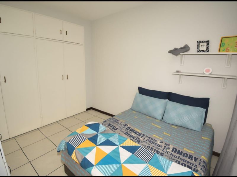 Modern 2-Bed, 1-Bath Apartment for Comfortable Living - Photo 3