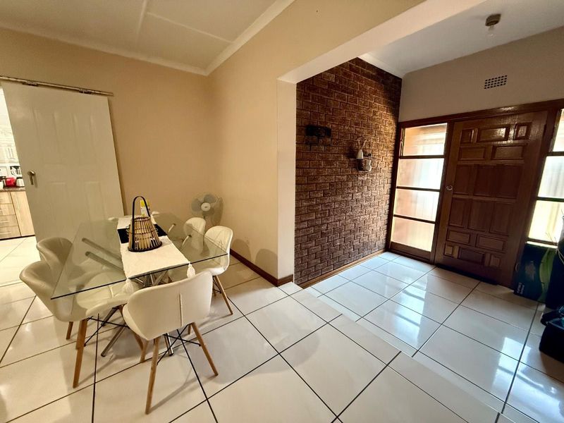 Beautiful 3 Bedroom Townhouse for sale - Photo 3