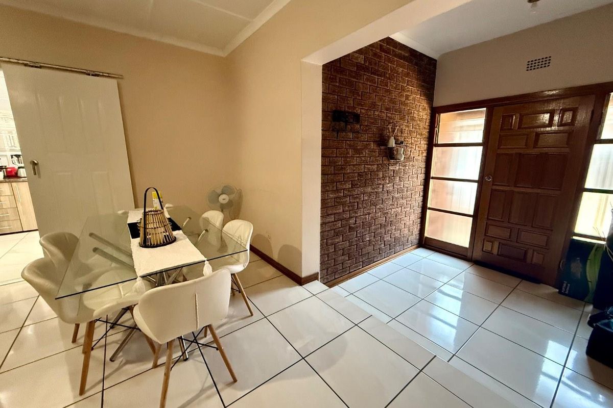 Beautiful 3 Bedroom Townhouse for sale - Photo 3