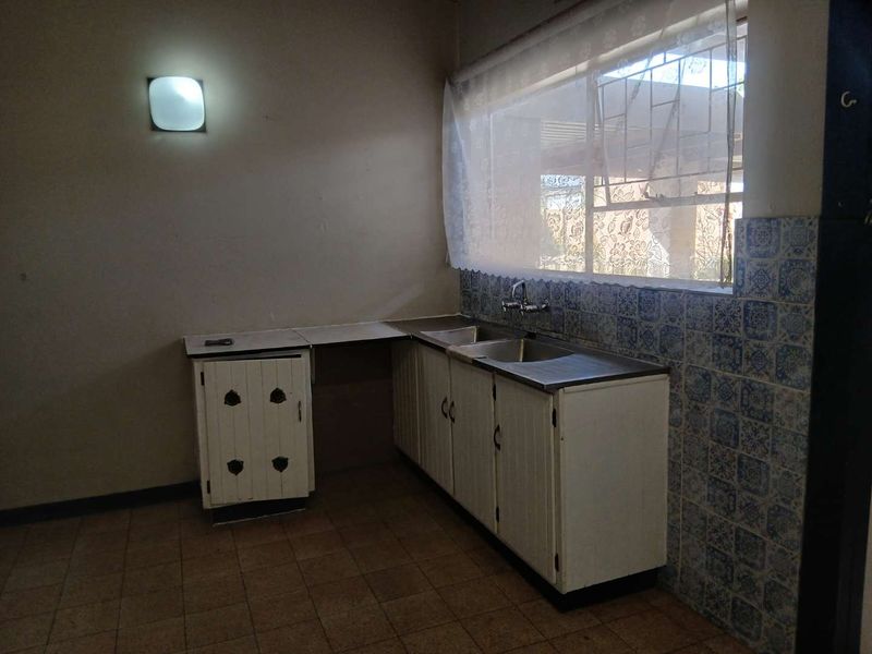 Family Home with Cottage for sale - Photo 5