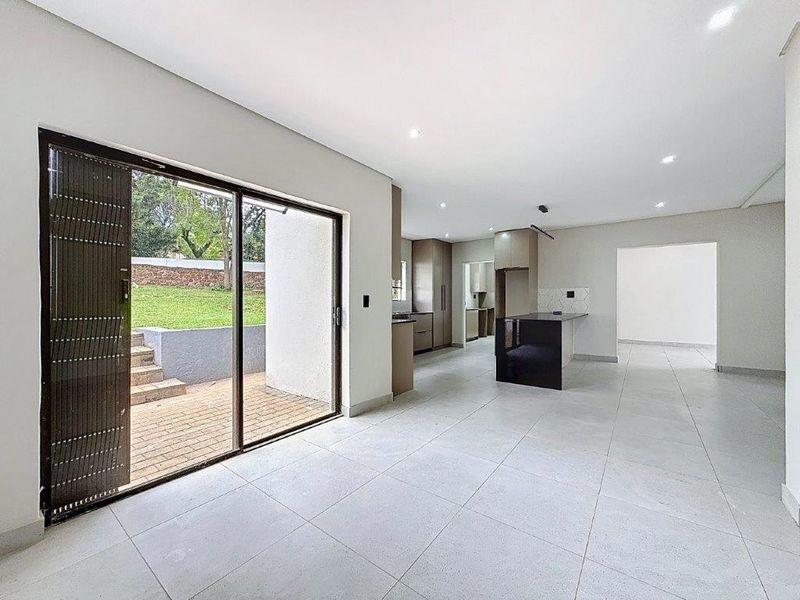 FAMILY LIVING IN MODERNISED HOME. - Photo 7