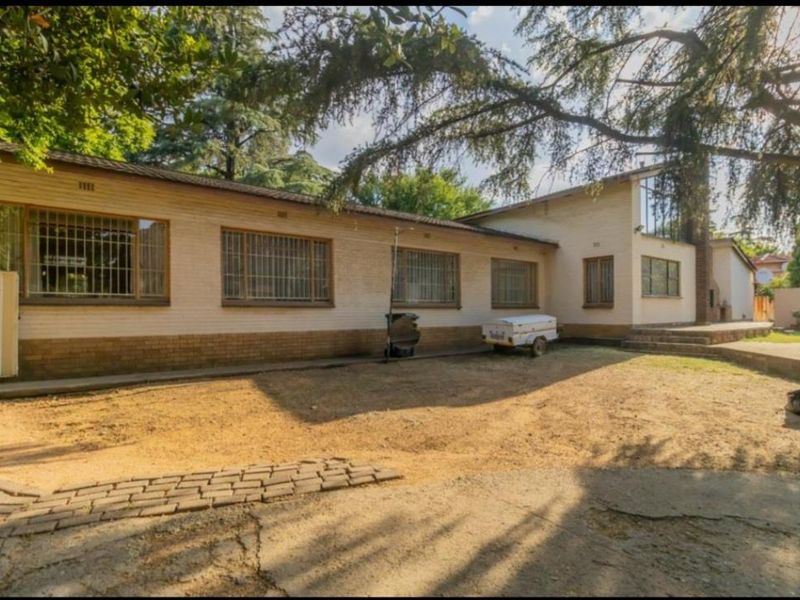 5 Bedroom House For Sale - Photo 4