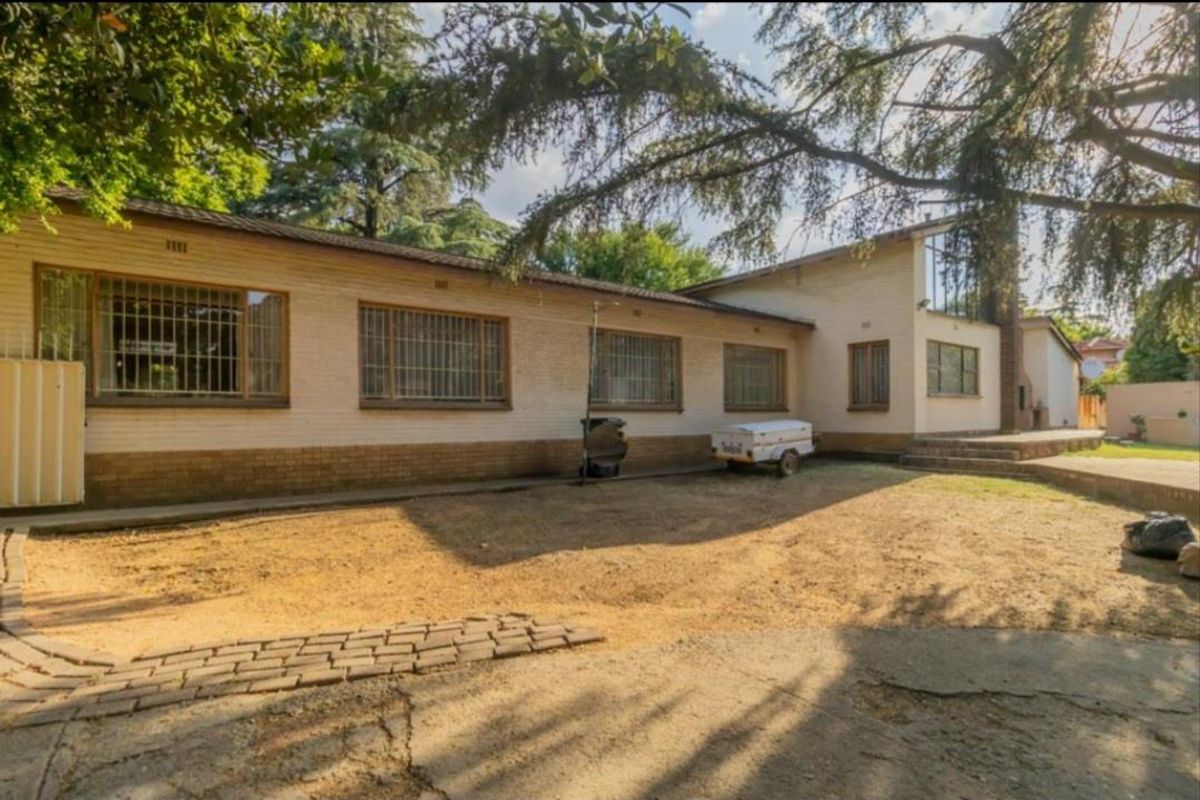 5 Bedroom House For Sale - Photo 4
