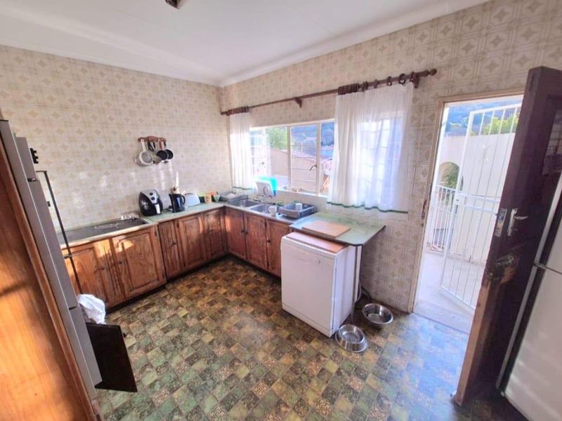 4 Bedroom House for Sale in Kibler Park - Photo 10