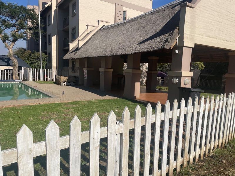 Beautiful 3 bedroom and 2 bathroom in Sunbird Estate - Photo 3