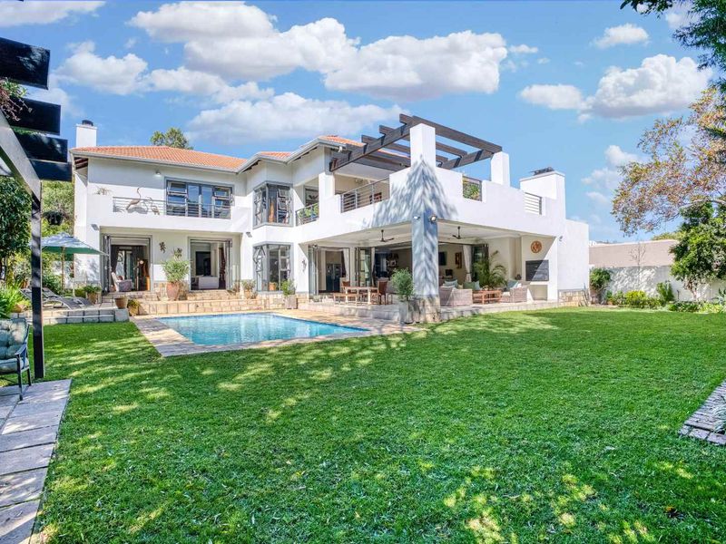 STUNNING 5 BEDROOM HOME FOR SALE IN FOURWAYS GARDENS RESIDENTIAL ESTATE - Photo 2