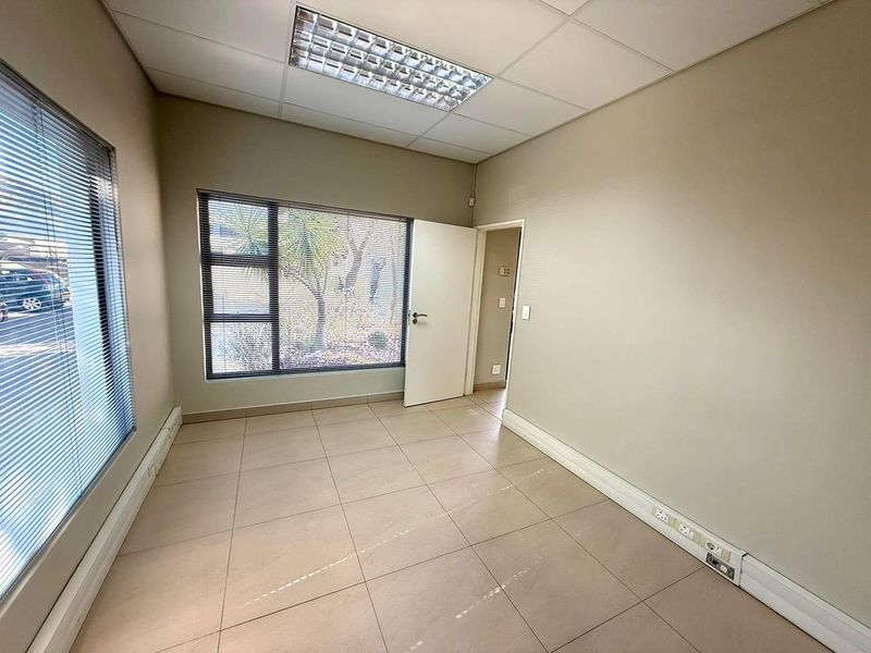 Office Space TO LET in Klein Windhoek - Photo 5
