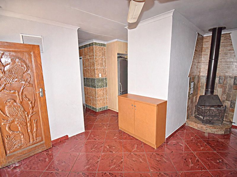 Beautiful Facebrick Home - Photo 5