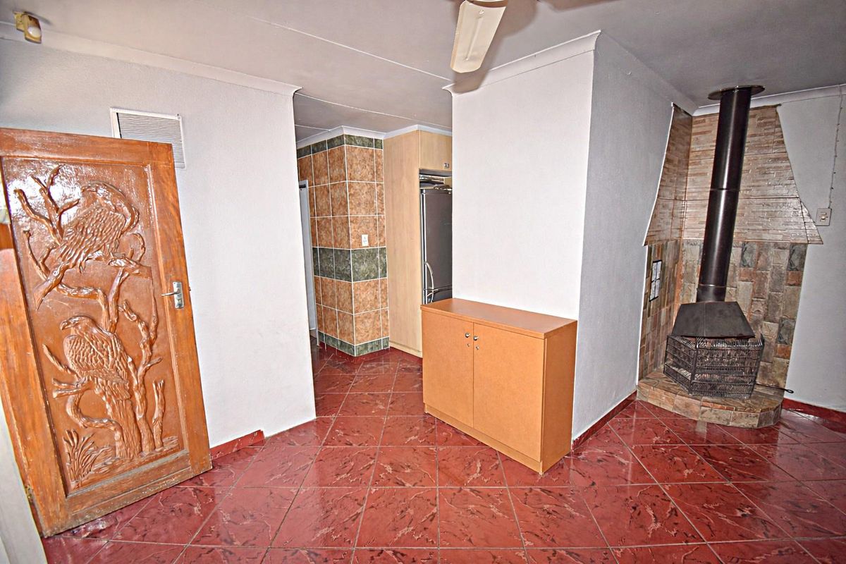 Beautiful Facebrick Home - Photo 5