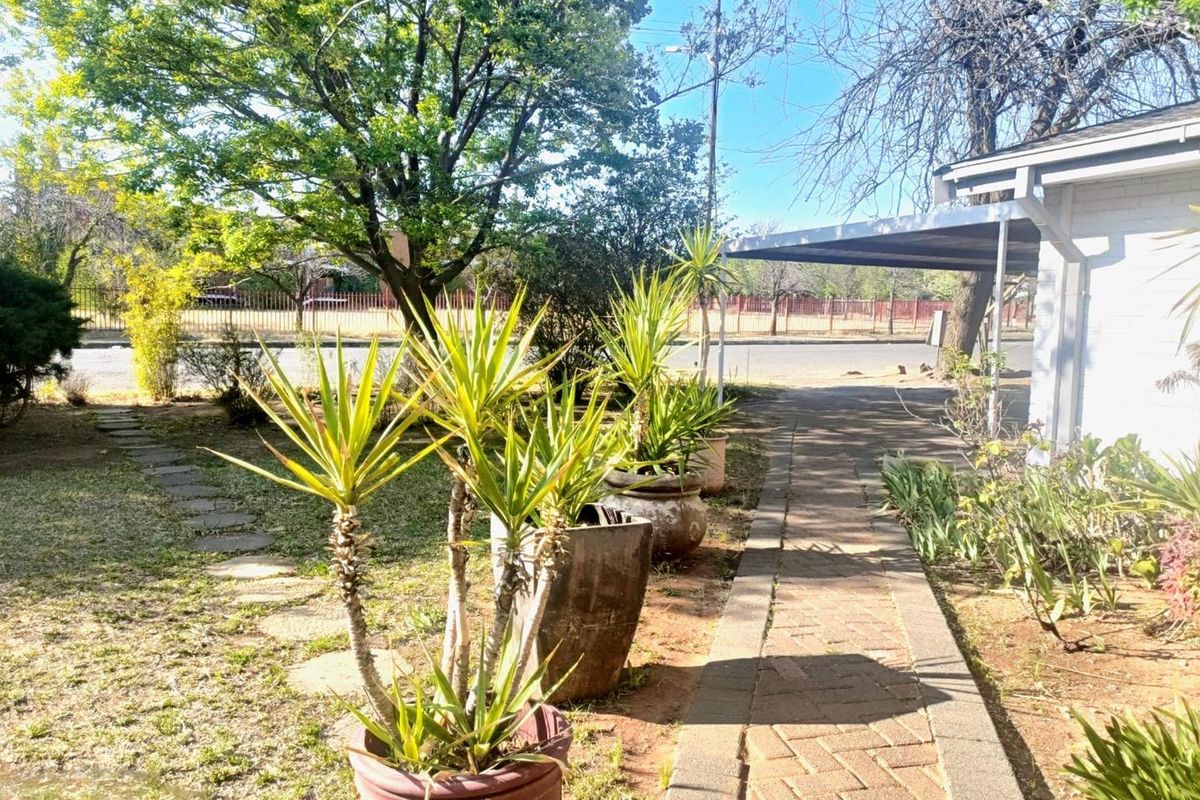 Family House in Brandfort - Photo 2