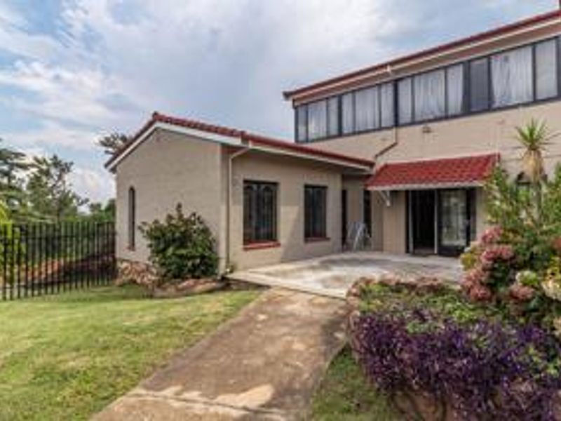 Premier Multi-Dwelling Estate in Oakdene Hills – Scenic Views, Private Sanctuary & Income Potential! - Photo 3