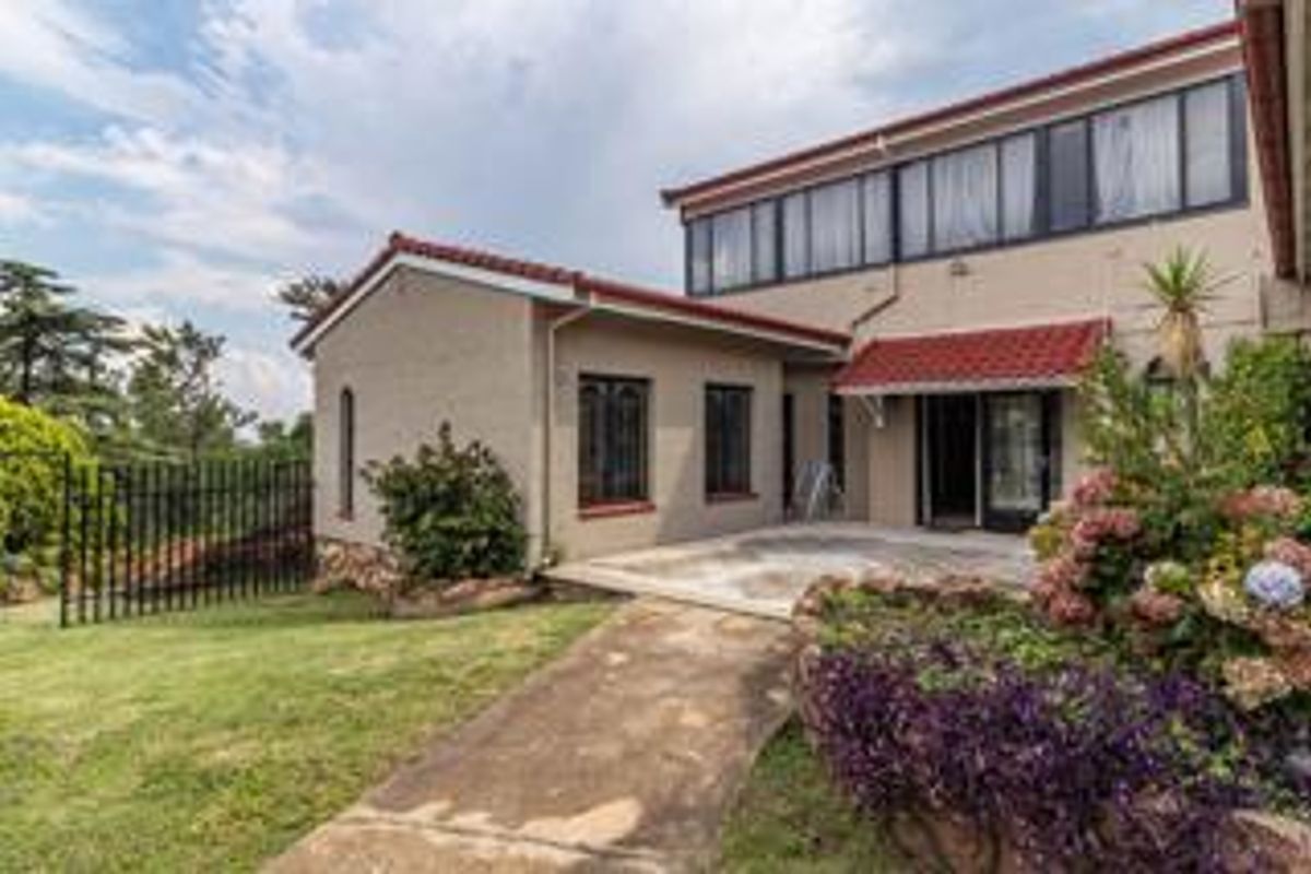 Premier Multi-Dwelling Estate in Oakdene Hills – Scenic Views, Private Sanctuary & Income Potential! - Photo 3