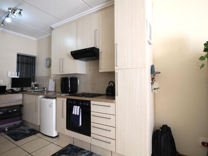Lovely and sunny BACHELOR/STUDIO apartment - Photo 4