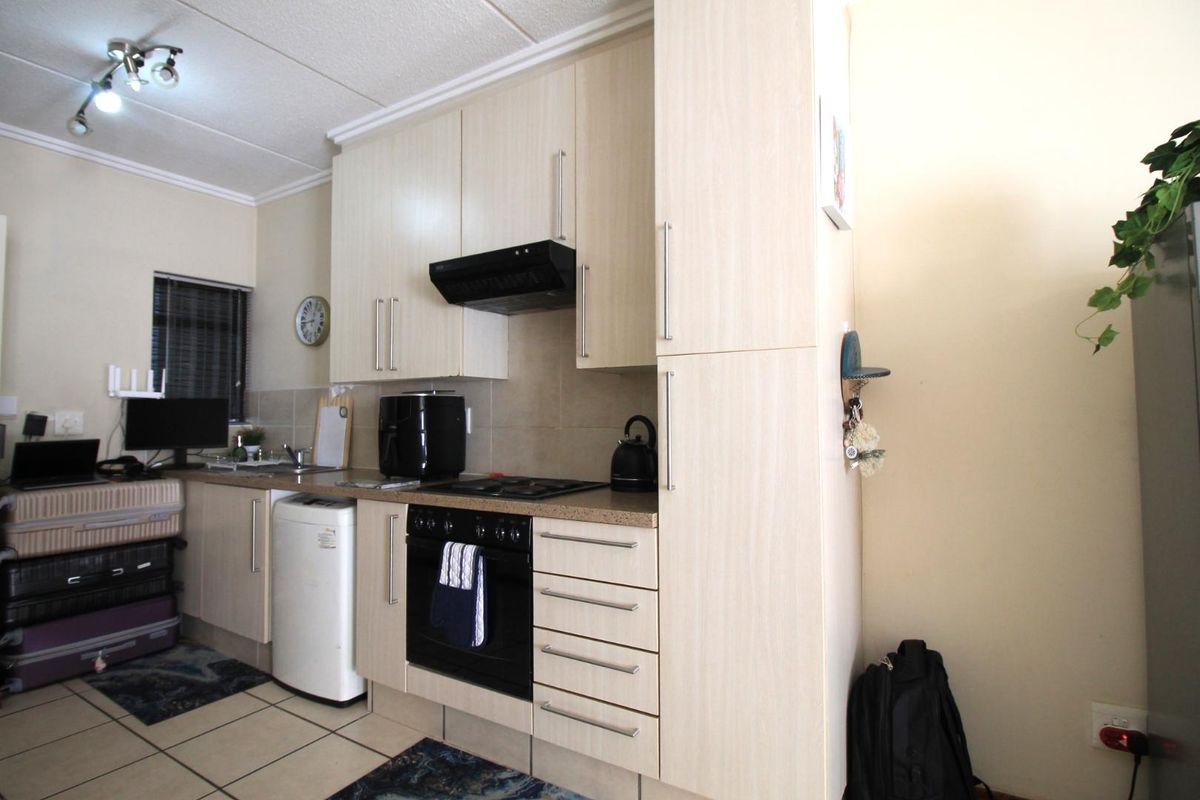 Lovely and sunny BACHELOR/STUDIO apartment - Photo 4