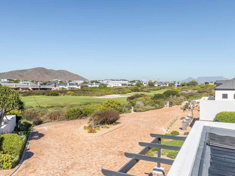 Drive, Chip, and Chill: Exclusive Cul-de-Sac Living on the Estate - Photo 3