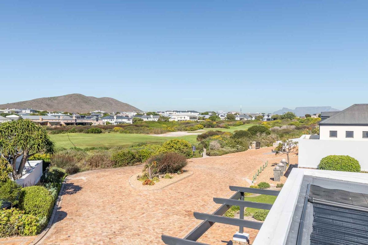 Drive, Chip, and Chill: Exclusive Cul-de-Sac Living on the Estate - Photo 3