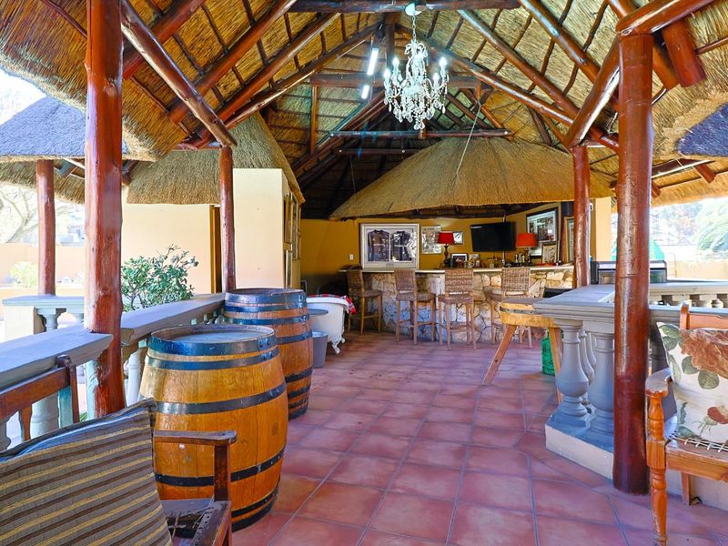 Castle in Alberante security estate perfect for a venue/restaurant/blended family - Photo 10