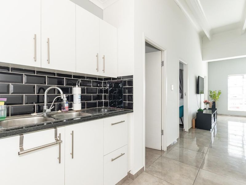 Lock up and go , Secure Undercover Parking - Photo 4