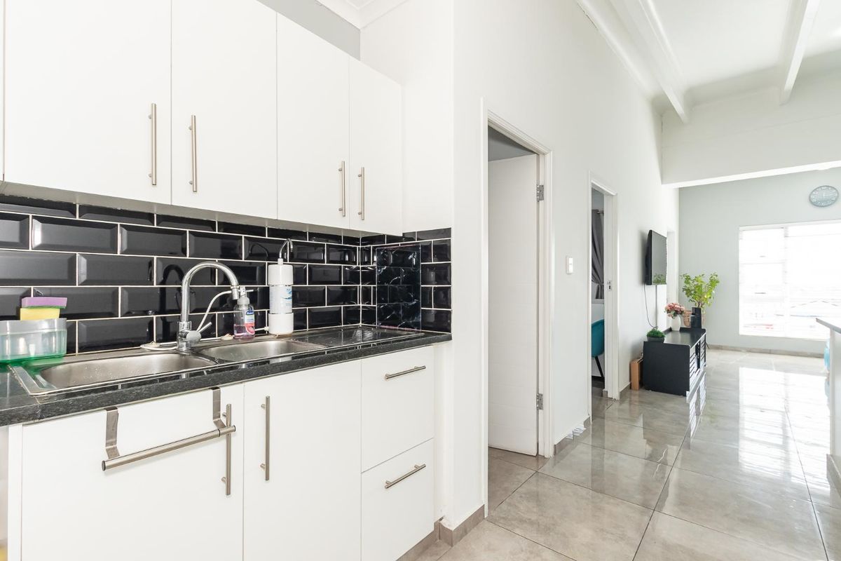 Lock up and go , Secure Undercover Parking - Photo 4