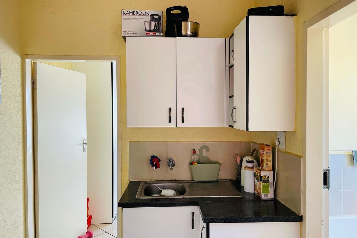 Beautiful Bachelor unit in Rustenburg - Photo 2