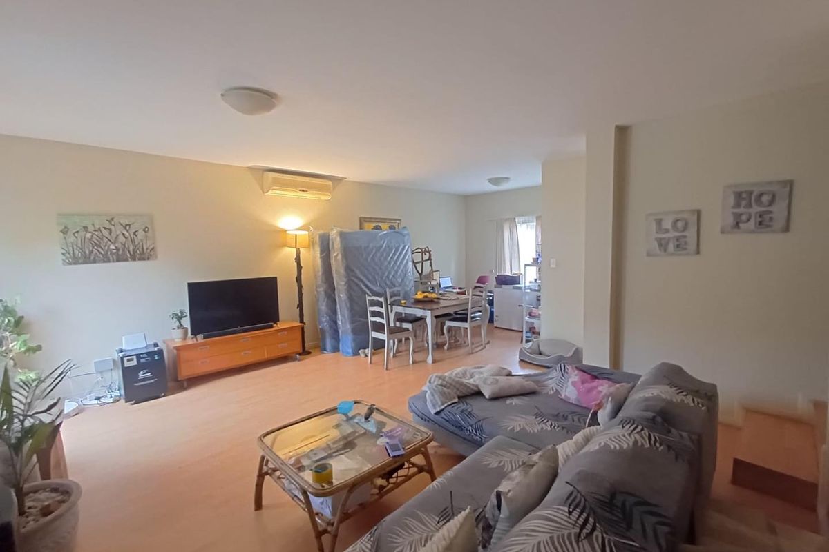 Charming Duplex Living in Sought-After Bromhof – Perfect for Families - Photo 5
