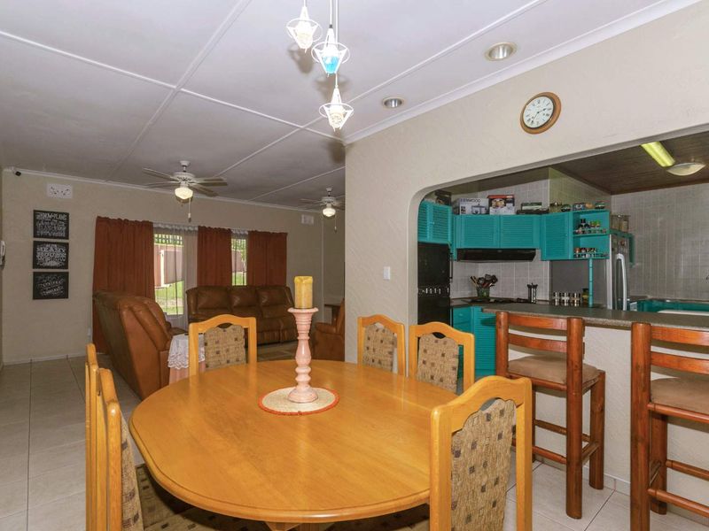 Beautiful Home in the heart of Queensburgh - Photo 9