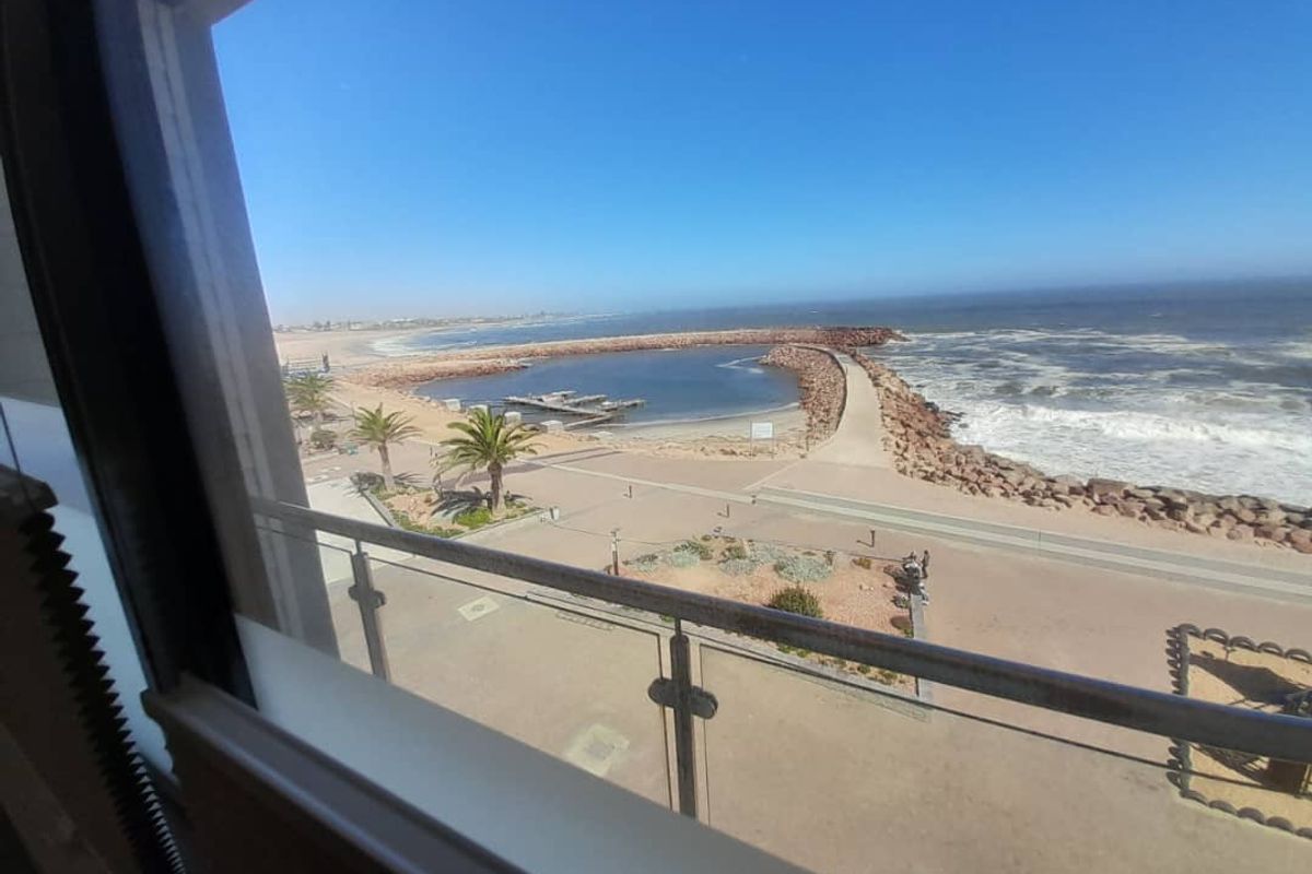 SOPHISTICATED LUXURY PENTHOUSE WITH UNINTERRUPTED OCEAN VIEWS - Photo 5