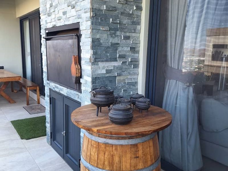 Modern Upmarket living on the Hill with 360' views over Windhoek - Photo 5