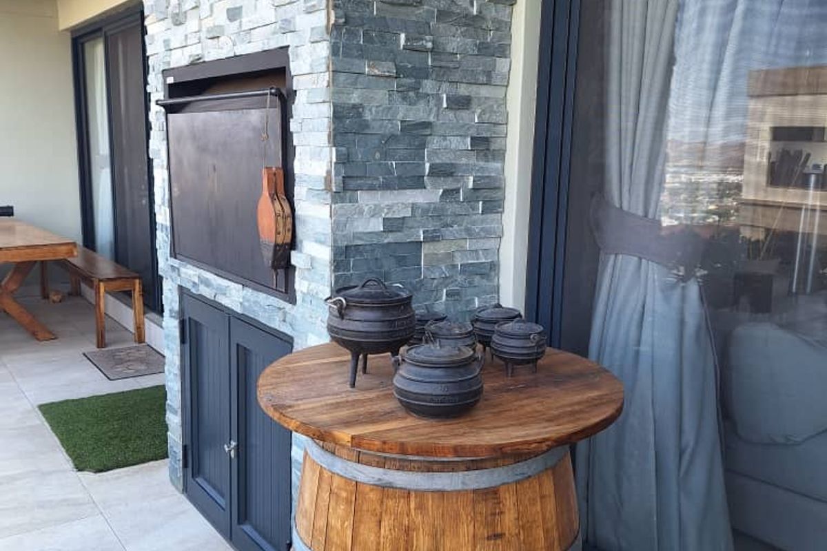 Modern Upmarket living on the Hill with 360' views over Windhoek - Photo 5