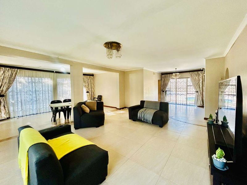 For Sale | The Wolds  | 4 Bedroom 2 Bathroom House - Photo 2