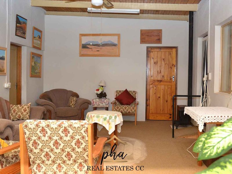 Immense house for sale with endless potential - Photo 3