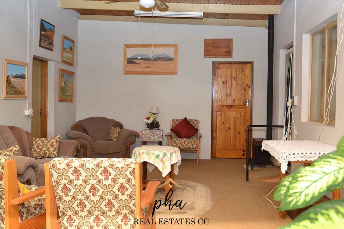 Immense house for sale with endless potential - Photo 3