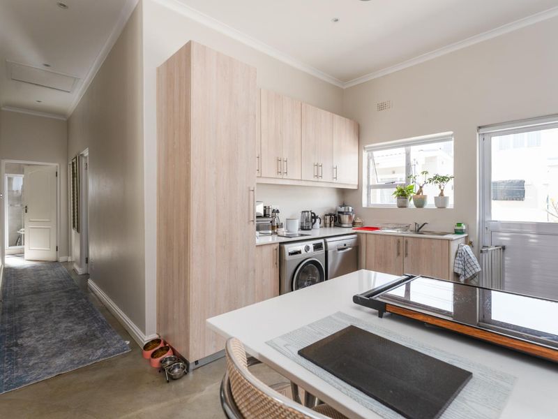 IMMACULATE GROUND FLOOR APARTMENT - Photo 6