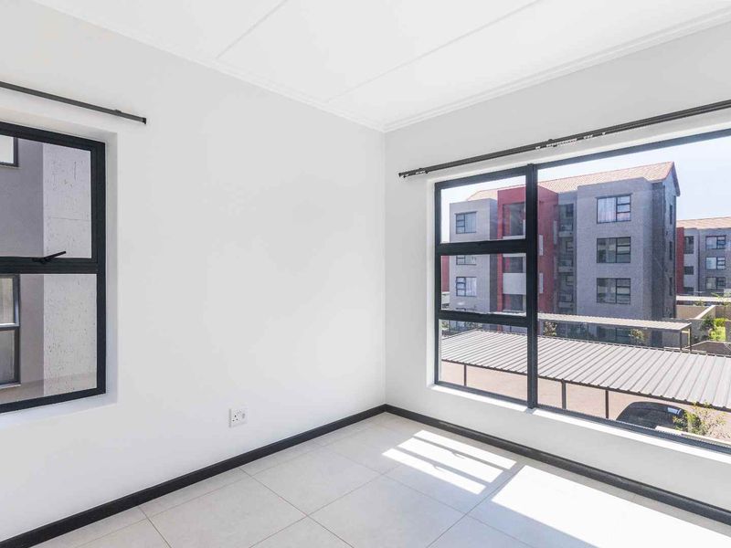 Stunning 1 Bedroom Apartment - Photo 6