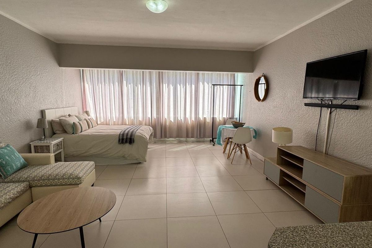 Spacious furnished STUDIO apartment with large shower, street parking - Photo 2