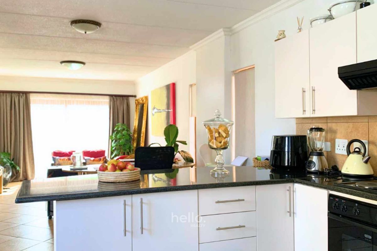 Two Bedroom townhouse to let - Photo 5