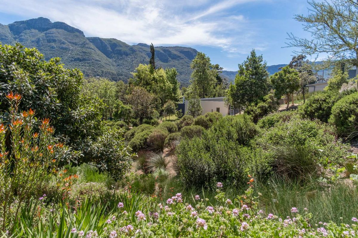 A Modern Masterpiece in a Prestigious Estate - Photo 5